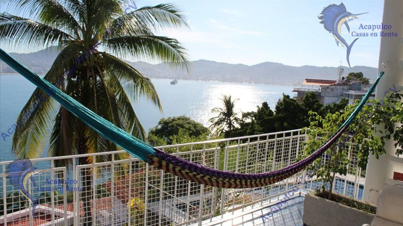 Renta de Casa en Acapulco, Caleta. 5 recamaras, alberca privada y con vista  a la bahia.